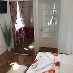 Victoria Luxury 11 *