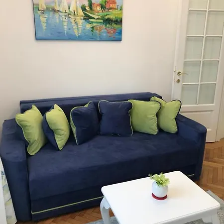 Victoria Luxury 11 *