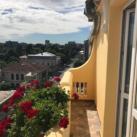 Victoria Luxury 11 *