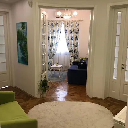Victoria Luxury 11