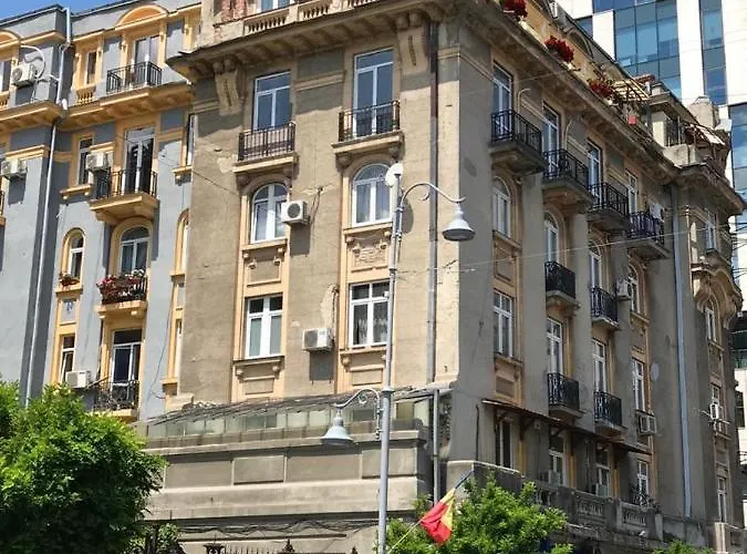 Victoria Luxury 11 *