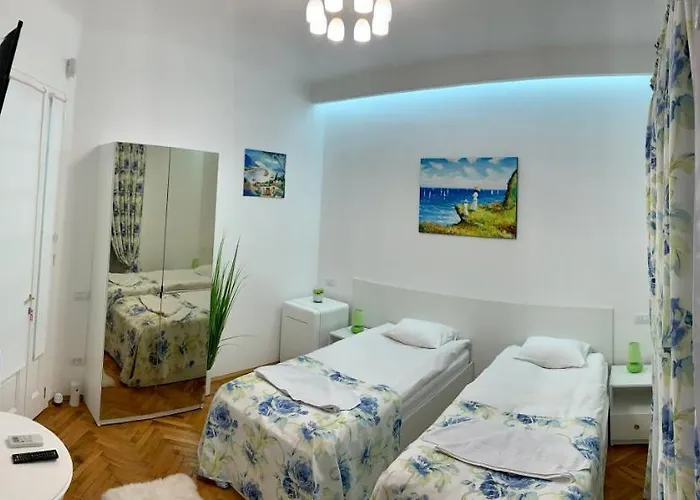 Victoria Luxury 11 *