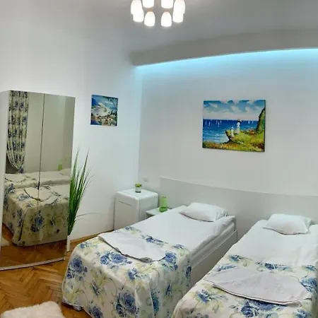 Victoria Luxury 11 *