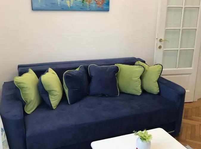 Victoria Luxury 11 *